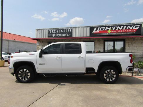 Used 2021 Chevrolet Silverado 2500 LT w/ Texas Edition AWD/4WD image 2