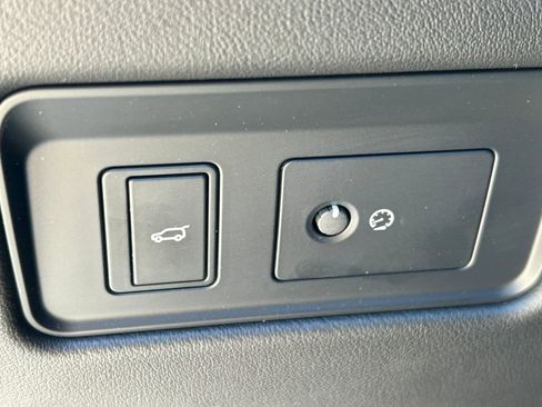 Used 2024 Jaguar F-PACE R-Dynamic S image 28