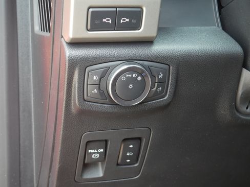 Used 2019 Ford F150 Lariat w/ Equipment Group 502A Luxury AWD/4WD image 5