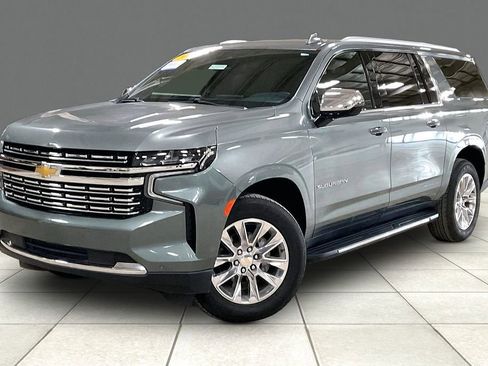 Used 2023 Chevrolet Suburban Premier image 2