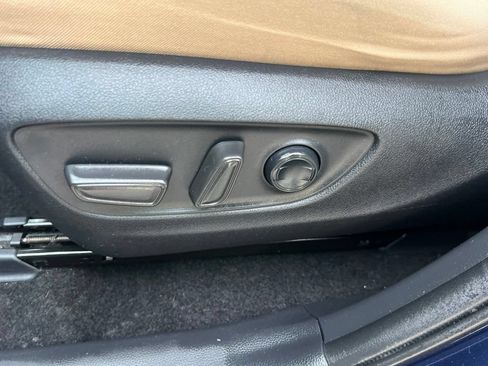 Used 2021 Toyota RAV4 XLE w/ Convenience Package FWD image 38