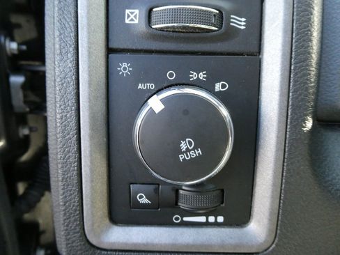 Used 2017 RAM 1500 Express image 23