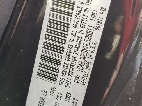 Used 2017 Jeep Wrangler Unlimited Sahara w/ Connectivity Group image 33