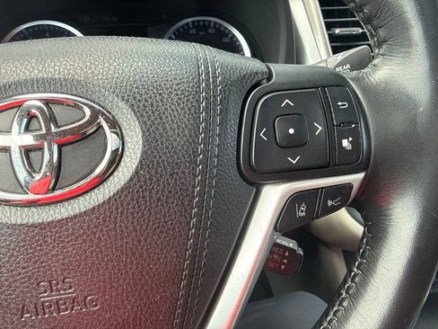 Used 2018 Toyota Highlander Limited AWD/4WD image 32