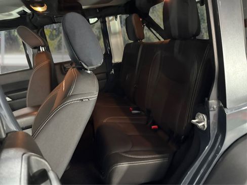 Used 2017 Jeep Wrangler Unlimited Rubicon w/ Max Tow Package image 14