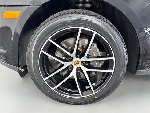 Used 2022 Porsche Macan w/ Premium Package Plus AWD/4WD image 37