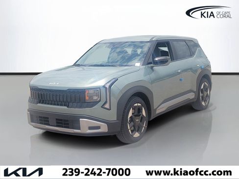 New 2027 Kia Seltos S FWD image 3