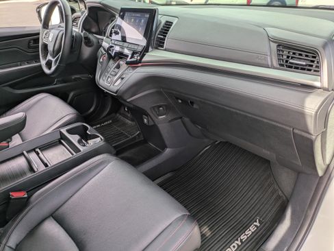 Used 2024 Honda Odyssey Sport image 13