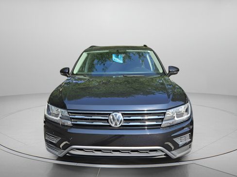 Used 2021 Volkswagen Tiguan SE w/ Panoramic Sunroof Package FWD image 3