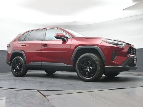 Used 2023 Toyota RAV4 LE AWD/4WD image 34