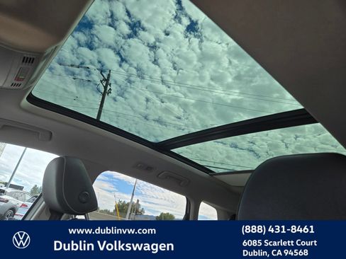 Certified 2023 Volkswagen Taos SE w/ Panoramic Sunroof Package FWD image 17