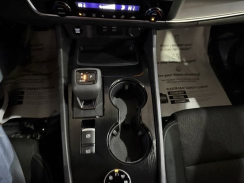 Certified 2025 Nissan Rogue SV image 22