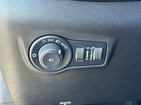 Used 2022 Jeep Compass Limited image 30