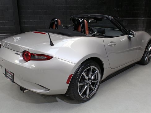 Used 2022 MAZDA MX-5 Miata Grand Touring w/ Weather Package RWD image 20