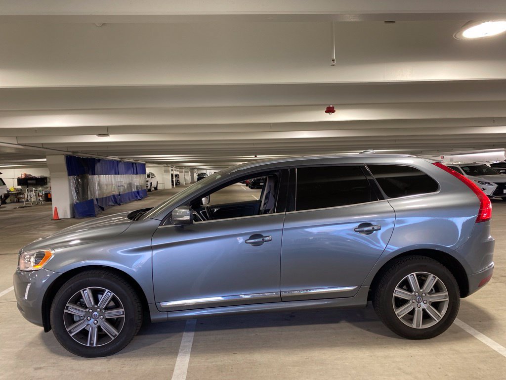 Used 2017 Volvo XC60 T5 Inscription w/ Advanced Package AWD/4WD image 2