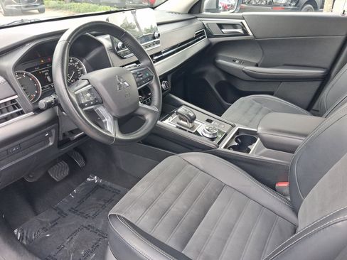 Used 2024 Mitsubishi Outlander SE FWD image 11