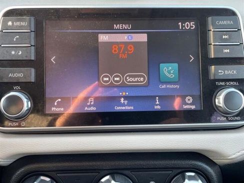 Used 2022 Nissan Versa SV image 19