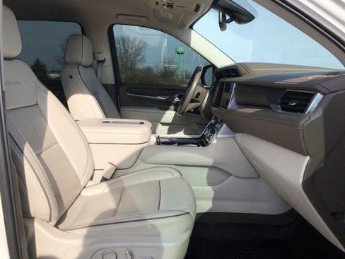 Used 2022 GMC Yukon XL Denali image 16