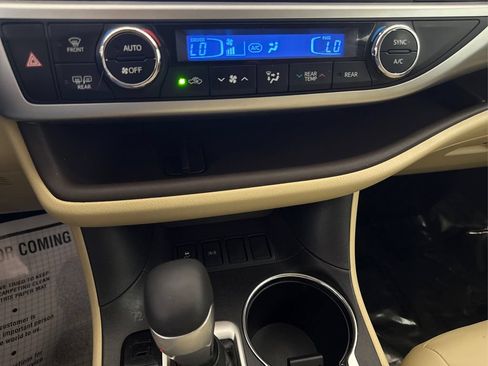Used 2015 Toyota Highlander XLE FWD image 37