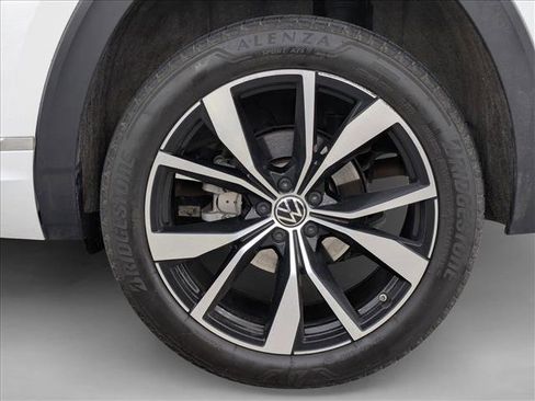 Used 2024 Volkswagen Atlas SEL Premium R-Line image 9