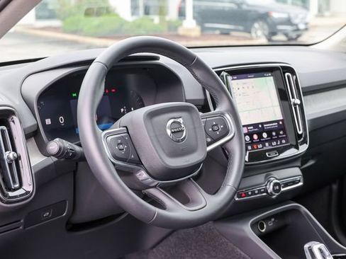 Certified 2026 Volvo XC40 B5 Plus AWD/4WD image 38
