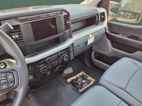 New 2023 Ford F250 XL w/ XL Chrome Package RWD image 18