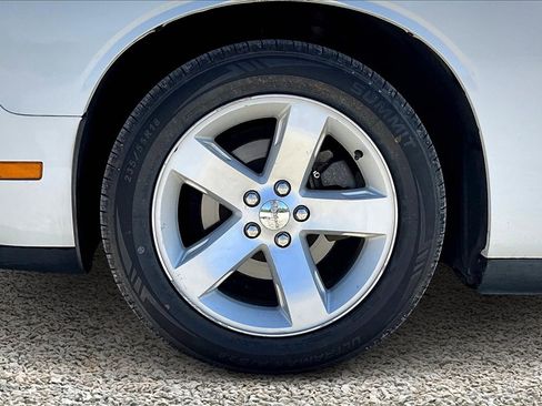 Used 2013 Dodge Challenger SXT image 7