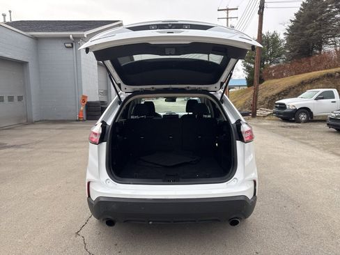 Used 2020 Ford Edge SE image 14