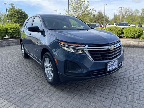 Used 2024 Chevrolet Equinox LS w/ LS Convenience Package FWD image 7