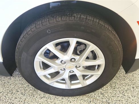 Used 2024 Chevrolet Equinox LT FWD image 14