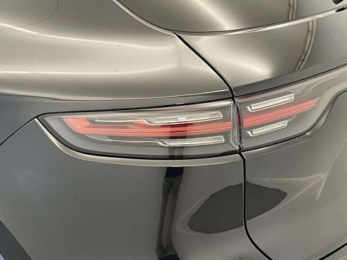 Used 2023 Porsche Cayenne Platinum Edition image 16