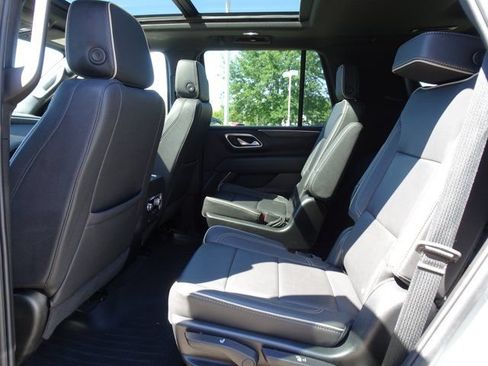 Used 2023 GMC Yukon SLT AWD/4WD image 16