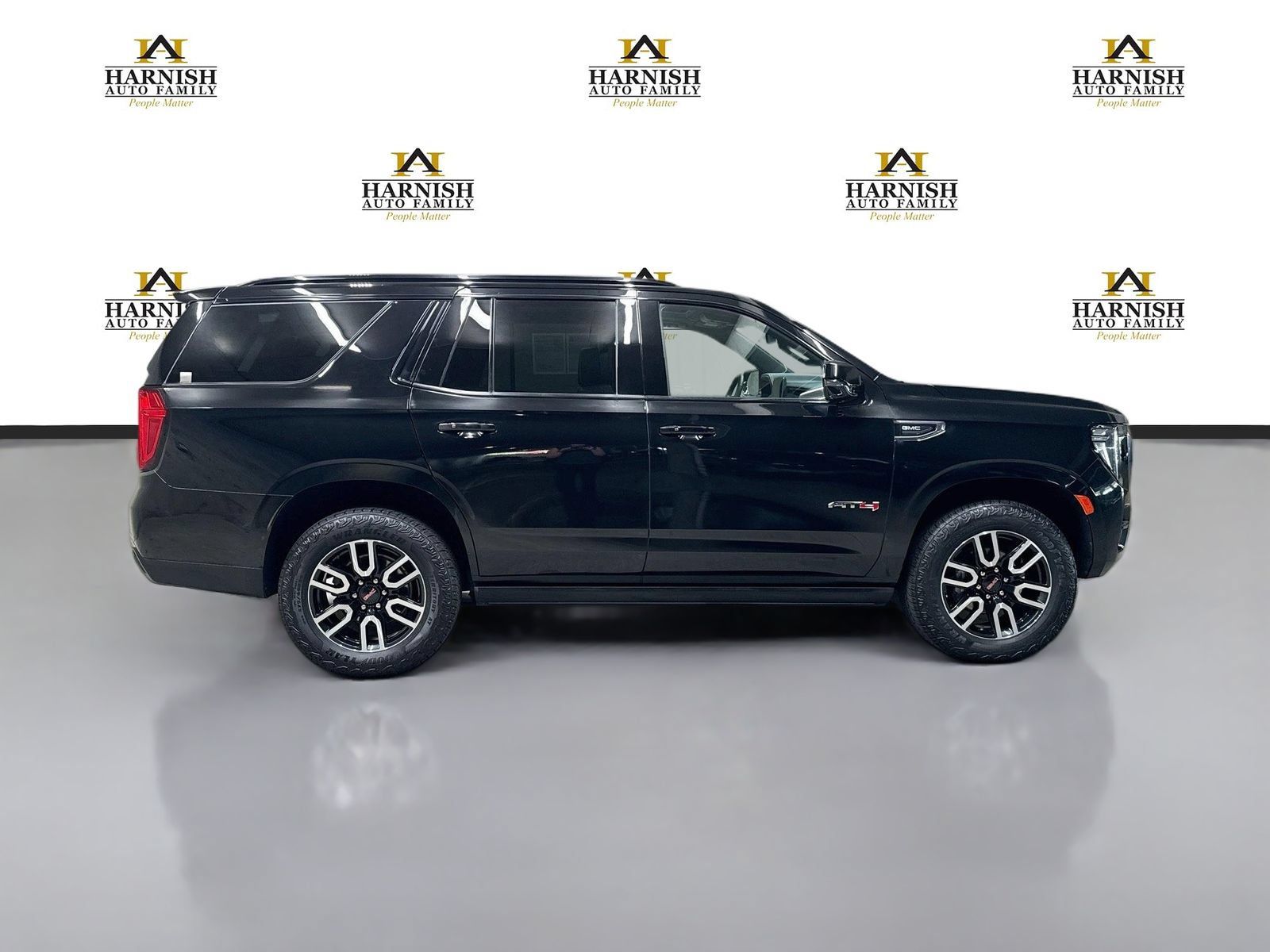 Used 2023 GMC Yukon AT4 w/ AT4 Premium Package AWD/4WD image 4