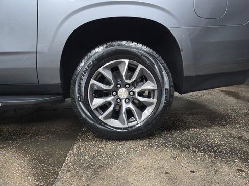 Used 2021 Chevrolet Suburban LT image 34