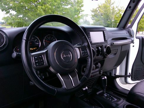 Used 2018 Jeep Wrangler Unlimited Sahara AWD/4WD image 53