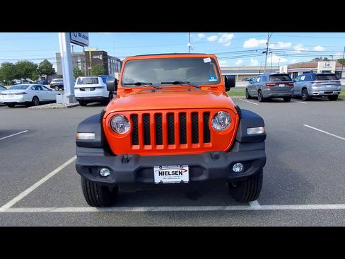 Used 2018 Jeep Wrangler Sport AWD/4WD image 3