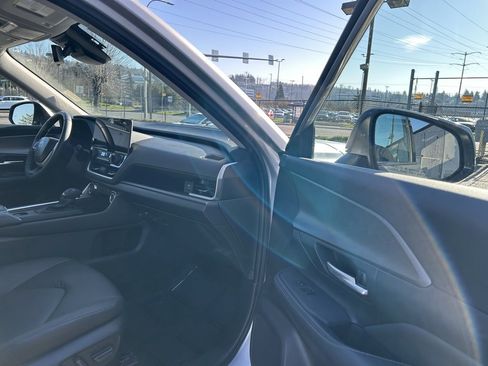 Certified 2025 Toyota Grand Highlander XLE image 17