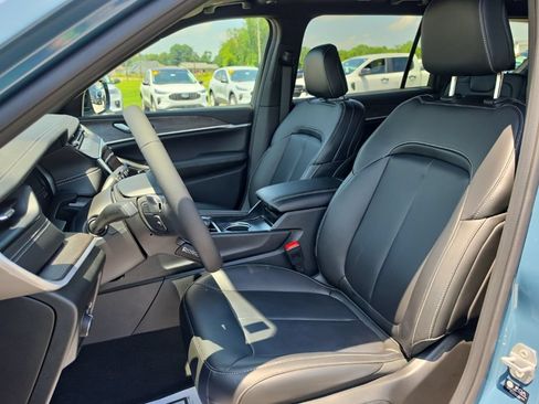 Certified 2026 Jeep Grand Cherokee L Limited w/ Limited Altitude Package AWD/4WD image 15