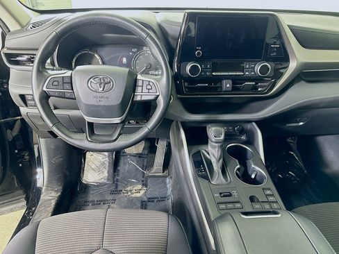 Used 2024 Toyota Highlander LE image 18