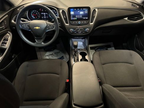 Used 2025 Chevrolet Malibu LS FWD image 9