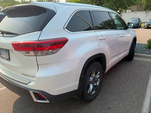 Used 2017 Toyota Highlander Limited Platinum w/ Carpet Mat Package AWD/4WD image 6