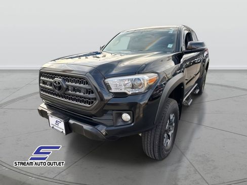 Used 2016 Toyota Tacoma TRD Sport image 6