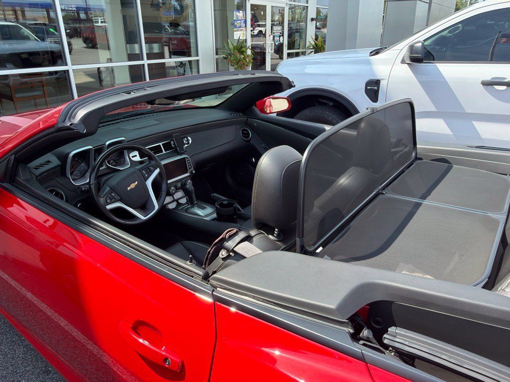 Used 2015 Chevrolet Camaro LT RWD image 4