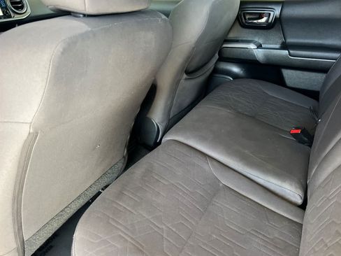Used 2018 Toyota Tacoma TRD Off-Road w/ Technology Package RWD image 4