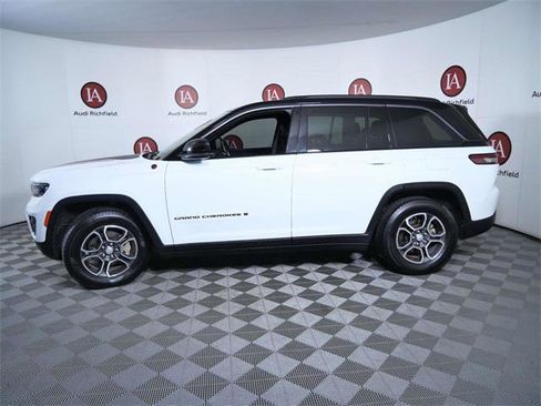 Used 2022 Jeep Grand Cherokee Trailhawk image 5
