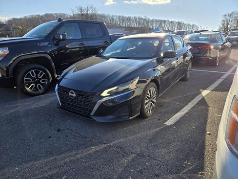 Used 2024 Nissan Altima 2.5 SV image 4