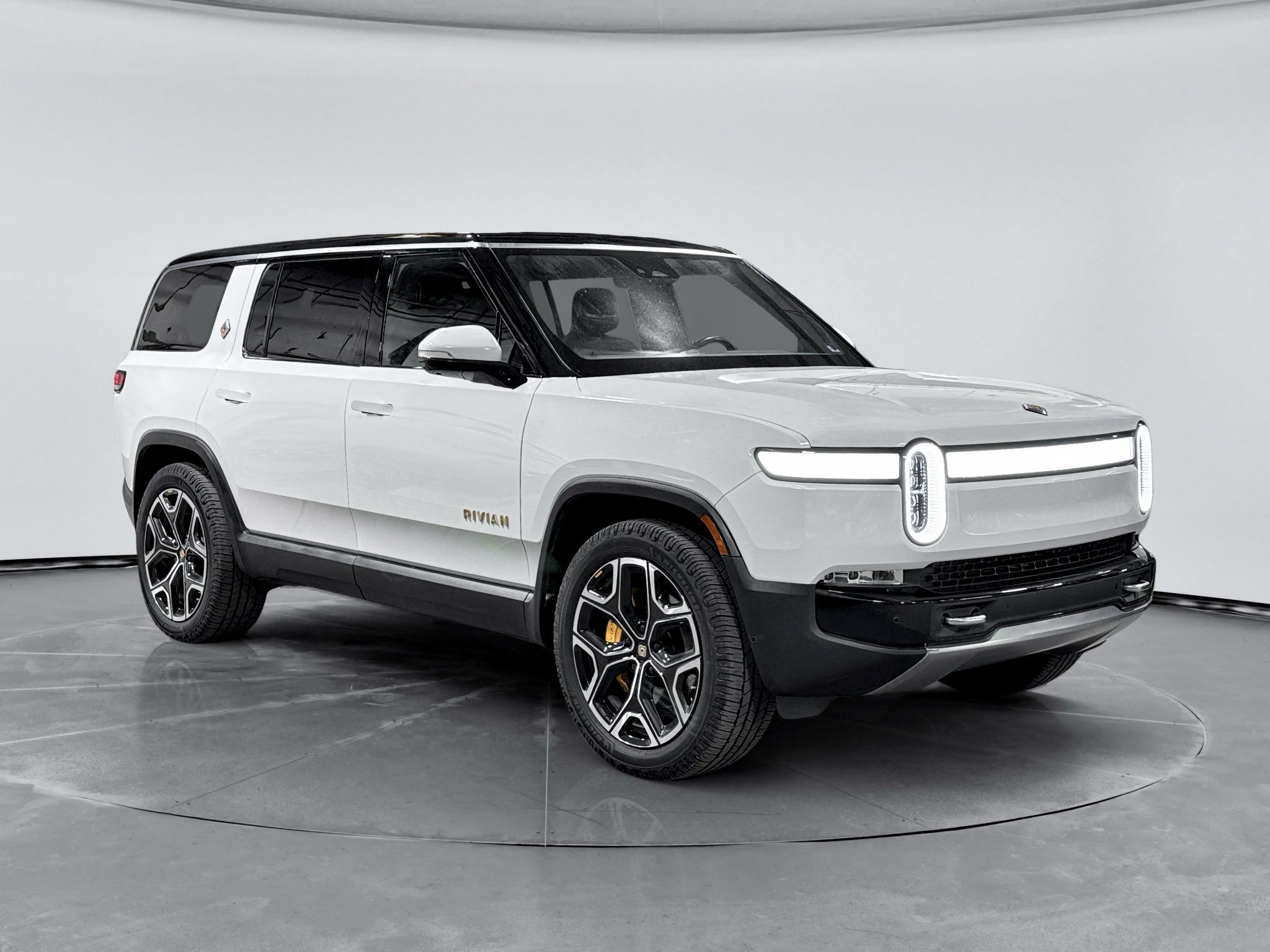 Used 2023 Rivian R1S Adventure Quad AWD/4WD image 4