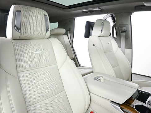 Used 2025 Cadillac Escalade Sport Platinum w/ LPO, Floor Liner Package AWD/4WD image 21