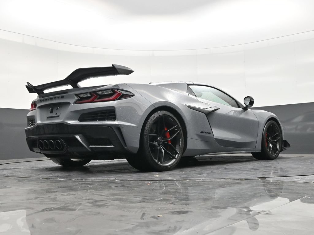 Used 2025 Chevrolet Corvette Z06 w/ Z07 Performance Package RWD image 23