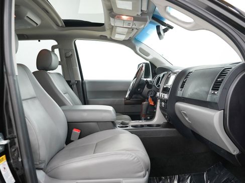 Used 2017 Toyota Sequoia Platinum AWD/4WD image 11